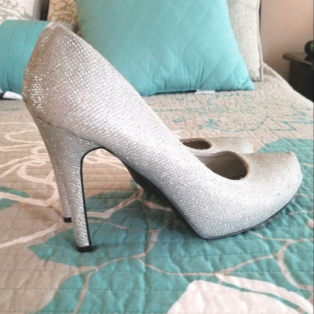 CHARLOTTE RUSSE Silver Pumps Size 8M